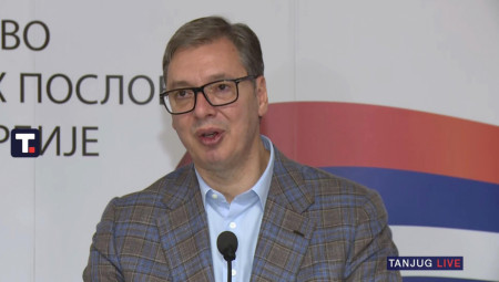Predsednik Srbije Aleksandar Vučić obratio se večeras nakon haosa koji su blokaderi teroristi pravili u Novom Sadu.