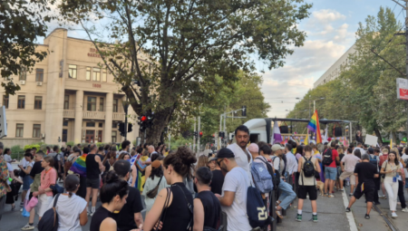 OKUPILI SE NA KULTNOM BLOKADERSKOM MESTU Ovo je čisto politizovani prajd, više je dokaza za to