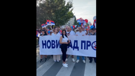 Običan narod ustao je na noge da jasno kaže NE BLOKADAMA. Žele normalan život da im se vrati koji im je ukraćen zbog blokada