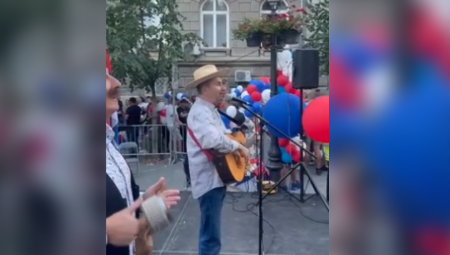 Grupa "Garavi sokak" napravila je veselu atmosferu na skupu građana protiv blokada u Zemunu