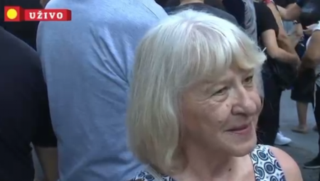 Penzionerka Dana Babić iz Zemuna zajedno sa ostalim građanaima izšla je daanas na uilicu da jasno kaže ne blokadama.