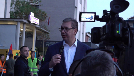 Predsednik Republike Srbije Aleksandar Vučić danas je sa građanima u Borči na porodičnom skupu koji organizuju građani protiv blokada širom Srbije.
