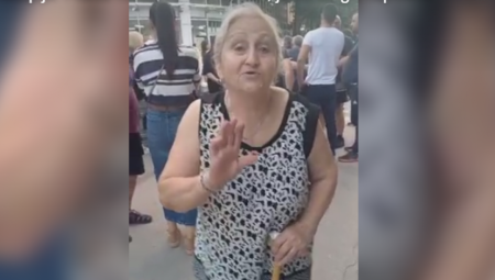 U Prokuplju je danas održan skup građana protiv blokada na kojem je vladala vesela i pozitivna atmosfera.