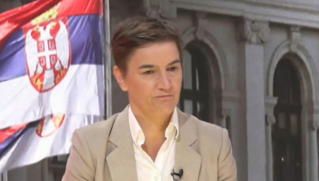 Povodom pisanja tabloida Jutarnji o navodnom neuspehu predsednika Srbije Aleksandra Vučića u Njujorku oglasila se predsednica Skupštine Ana Brnabić