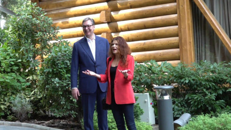 Predsednik Srbije Aleksandar Vučić primio je holivudsku glumicu Lolitu Davidovic i njenog supruga Rona Šeltona