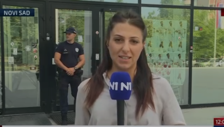 Policija je počela da ulazi u Rektorat u Novom Sadu nešto pre 10 časova, kada je rektor Dejan Madić pozvao svoje zaposlene na sastanak