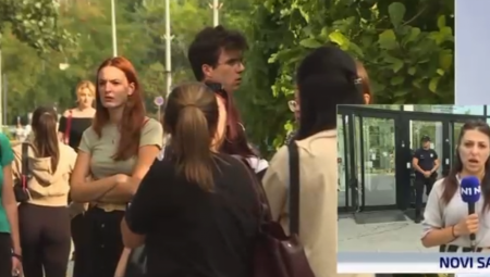 Dok građani i studenti mogu da budu konačno zadovoljni i srećni što su se na Filozofskom fakultetu u Novom Sadu stvari vratile u normalu, blokaderski "magafoni" ne mogu da sakriju svoju tugu. Kako deluje, reporterka N1 samo što ne zaplače što je sve vraćeno u normalno stanje. Naime, ona deluje veoma tužna što više nema dušeka na kojima su spavali blokaderi