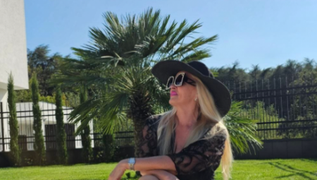 Ni u čemu ne oskudeva, ali to nije ni blizu prave sreće o kojoj je sanjala