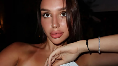 U prvom planu bile su njene obline