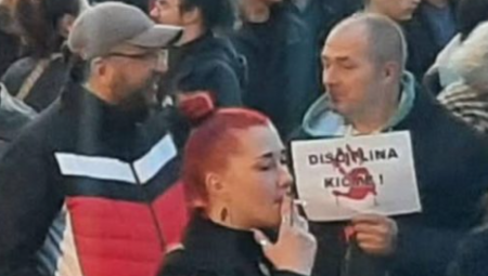 Većinska Srbija se oduvek pitala ko su ti ljudi koji u radno vreme, kada normalna Srbija radi, blokiraju saobraćajnice, ne dozvoljavaju učenicima da idu u školu i imaju vremena tokom celog dana da sprovode svoju blokadersku agendu.