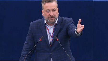 Evroposlanik Luboš Blaha na sednici Evropskog parlamenta o Srbiji kazao je da su Slovaci i Srbi bratski narodi, a da je Vučić demokratski izabrani srpski predsednik.