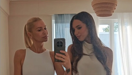 Obe su bile u svetlim nijansama