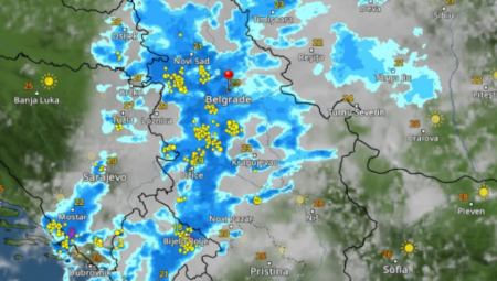 Upozorava se na mogućnost pojave grada, jakog ili olujnog vetra, posebno u centralnim i južnim predelima