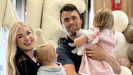 Direktorka organizacije Turning Point USA, Erika Kirk, otkrila je da je „molila Boga“ da je trudna kada je njen pokojni suprug, američki patriota Čarli Kirk ubijen u septembru