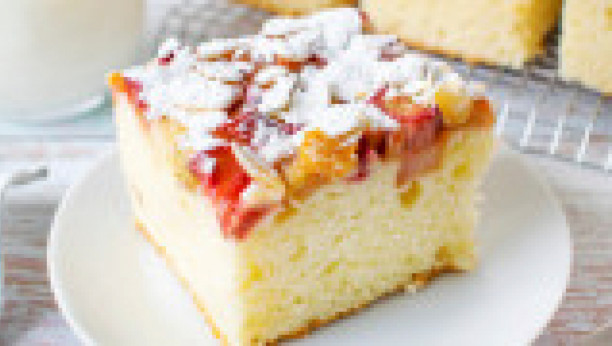 voćni kolač sa jogurtom