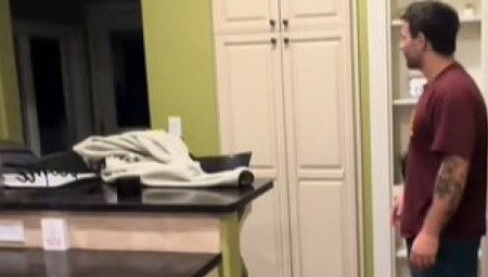 Supružnici iz Kolorada izazvali su veliku pažnju na društvenim mrežama nakon što su tokom boravka u iznajmljenoj Airbnb kući otkrili neobične skrivene prolaze i prostorije