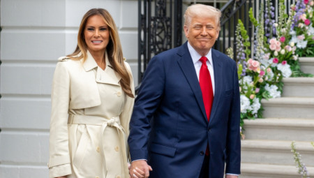 Snimak sa prijema u Bakingemskoj palati iz 2019. godine izgleda da prikazuje pomalo iznerviranu pokojnu kraljicu kako opominje svoju ćerku jer nije pozdravila Donalda i Melaniju Tramp