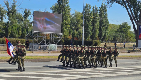 Parada će početi razvijanjem srpske trobojke duge 300 metara