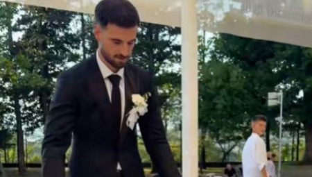 Snimak sa svadbenog veselja u Širokom Brijegu ovih dana postao je pravi hit na društvenim mrežama, izazvavši brojne emotivne reakcije i osvojivši srca gledalaca