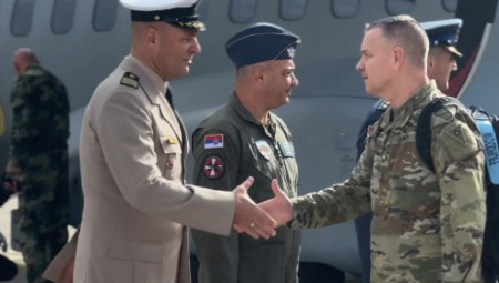 Brigadni general Metju Vudrof, komandant Nacionalne garde Ohaja, stigao je na aerodrom u Batajnici. Sutra će se sastati sa predsednikom Srbije Aleksandrom Vučićem u Beogradu.