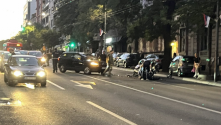 U saobraćajnoj nesreći koja se desila u 19 časova snimatelj N1 oborio je policajca na motoru