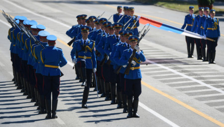 Među hiljadama posetilaca vojne parade koja se sutra održava u Beogradu biće i ljudi čiji će zadatak da sve pomno prate i beleže