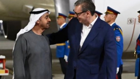 Predsednik Ujedinjenih Arapskih Emirata šeik Mohamed bin Zajed Al Nahjan stigao je sinoć u Beograd, gde će prisustvovati današnjoj velikoj vojnoj paradi "Snaga jedinstva 2025"