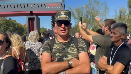 Uoči početka velike vojne parade u Beogradu, Alo! je razgovarao sa jednim od mnogobrojnih posetilaca Bojanom Ivanovićem, koji je za naš portal rekao da je tu zato što voli Srbiju i voli svoj narod