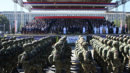 Predsednik Republike Srbije Aleksandar Vučić čestitao je svim pripadnicima Vojske Srbija na izuzetno dobroj pripremljenosti i uvežbanosti na današnjoj vojnoj paradi uz (najvišu) ocenu -  vrlo dobro.