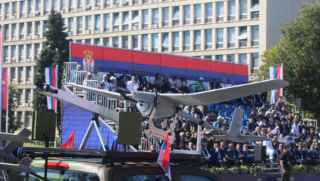 Izgleda da je vojna parada održana u Beogradu dobro uzdrmala i mrzitelje svega srpskog u Prištini. Usledio je niz nesuvislih napada na Beograd i predsednika Aleksandra Vučića, a najnoviji dolazi od Kurtijevog potrčka Dželjalja Svečlje.