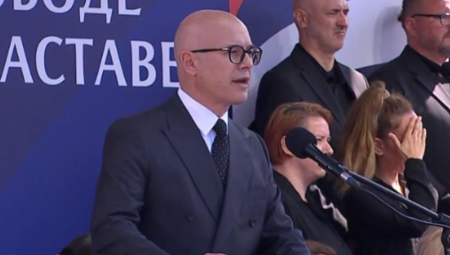 Lider SNS i savetnik predsednika za regionalna pitanja Miloš Vučević prisustvovao je vojnoj paradi "Snaga jedinstva 2025", koja je danas održana u prestonici Srbije