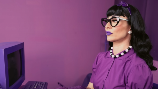 Printscreen/Youtube/Qveen Herby