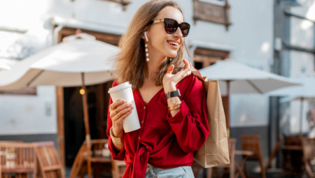 Nikad ne prilazi jarcu spreda, konju straga, ni budali s bilo koje strane.