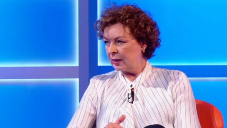 Maja Kovačević kaže da ona i njeni saborci sa univerziteta "ne sede skrštenih ruku", već se trude da uspostave kontakte sa zapadnim zemljama koje traže alternativu aktuelnom režimu u Srbiji.