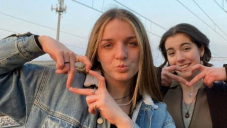 Dve devojke, sa još jednom prijateljicom, udario je kombi kojim je upravljao 34-godišnjak