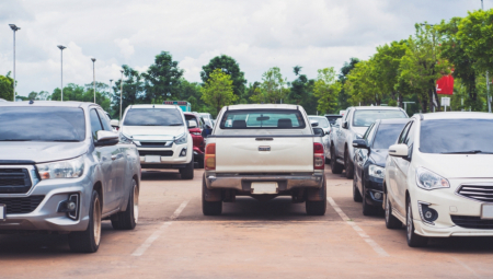 Policajac iz Ohaja oslobođen je optužbi za ubistvo trudnice koju je usmrtio hicima na parkingu supermarketa, iako je na snimku sa kamere vidljivo da je vozilo jedva kretalo ka njemu.