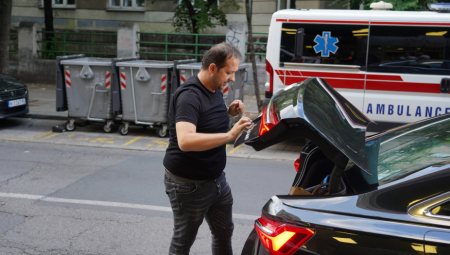 Folker se oglasio na svom Instagram profilu i istakao da onome ko ga pronađe sledi nagrada od 5.000 evra.