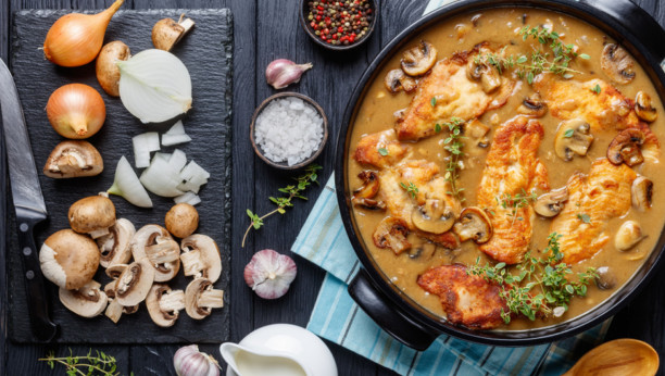 piletina u sosu od pečuraka