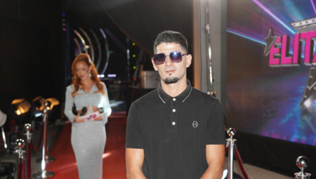 Tokom učešća ušao je u ljubavni odnos sa Urošem Stanićem, zbog kog se kasnije pokajao, ali je nakon toga, odlukom publike, ipak izbačen iz ove sezone rijalitija