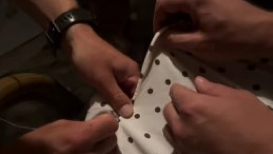 turistkinji se pocepala haljina