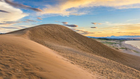 Peščane dine Totori, smeštene duž obale Honšua u Japanu, postoje hiljadama godina, ali polako nestaju.