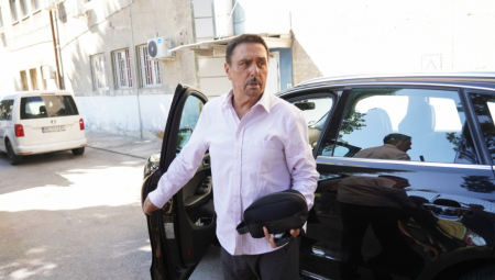 Keba pored pevanja odranije ima i druge biznise