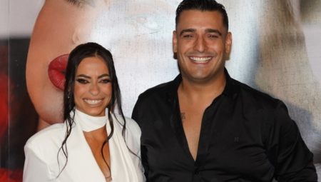 Vesna smatra da su za ovakvo ponašanje krivi slava i novac, koji su, kako tvrdi, udarili Lazića u glavu