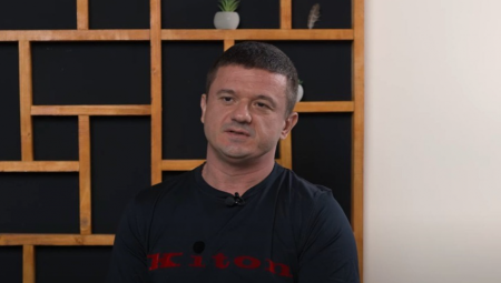 Među njegovim objavama našle su se i fotografije sa njegovom bivšom devojkom