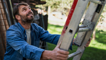 Jedan uzgajivač iz Šibensko-kninske županije ovog leta suočio se sa ozbiljnim problemom – turisti svakodnevno kradu smokve sa njegovih stabala, zbog čega gubi i do polovinu uroda