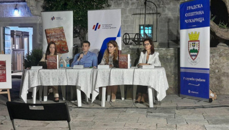 U okviru ovogodišnjih kulturnih programa u Herceg Novom, održana je promocija knjige „O srpskoj umetnosti s ljubavlju“ autorke Ljubice Miljković, u izdanju Fondacije „Za srpski narod i državu“.
