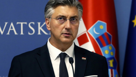 Hrvatski premijer Andrej Plenković izjavio je da mu je nelogična i nekozistentna odluka gradonačelnika Zagreba Tomislava Tomaševića da odbri pevaču Marku Perkoviću Tompsonu da koncert održi u zagrebačkoj Areni 27., ali ne i 28. decembra.