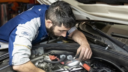 Nije uvek neophodno isključivati bateriju – odluka zavisi od dužine nekorišćenja vozila, tipa akumulatora i okruženja u kojem je automobil parkiran