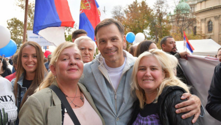 Prvi potpredsednik Vlade Srbije i ministar finansija Siniša Mali pridružio se građanima u mirnoj šetnji protiv blokada