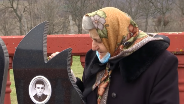 Majka na grobu sina heroija